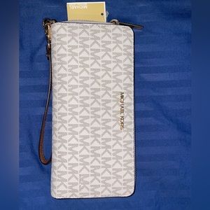 MK Michael kors wallet.